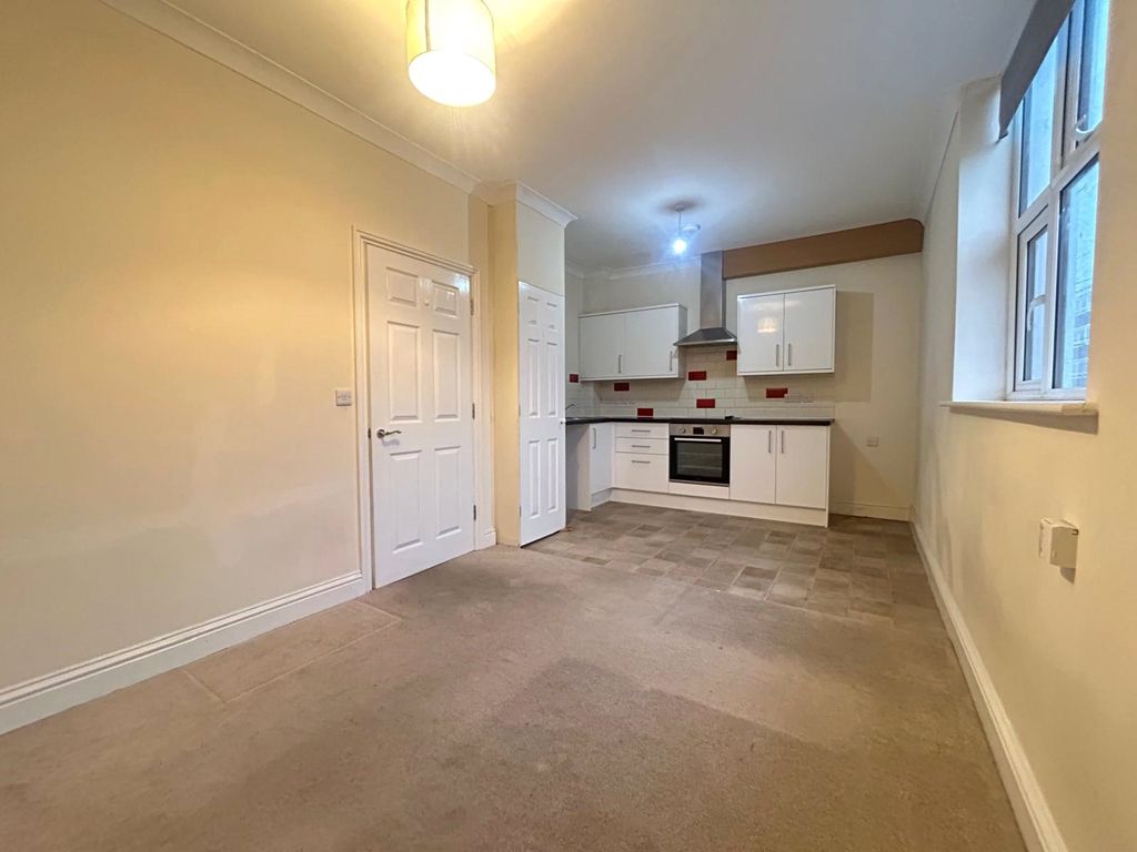 Property photo 3 of 5 Kitchen/Living Room