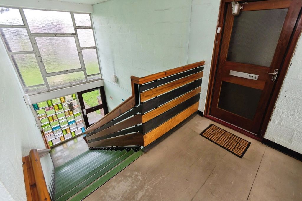 Property photo 2 of 16 Communal