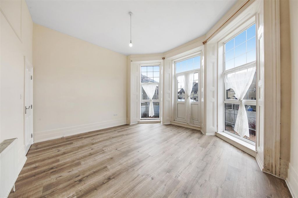 Property photo 3 of 11 Flat 2, 88 Eltham Road - Svrlcjthqywqqcckaw7x.Jpg