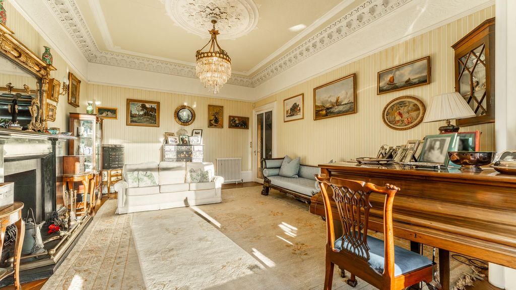 Property photo 3 of 61