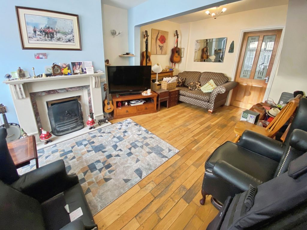 Property photo 2 of 7