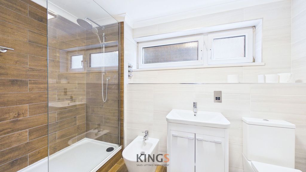Property photo 3 of 22 Bathroom