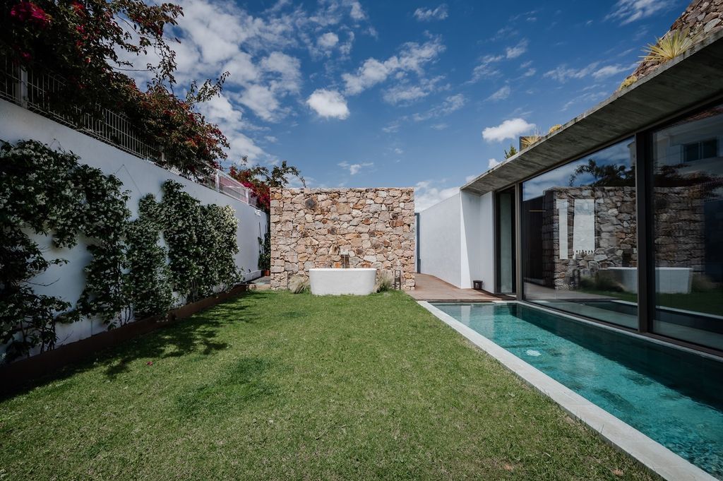 Property photo 1 of 54