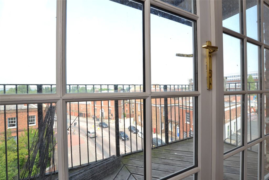 Property photo 2 of 9 Balcony