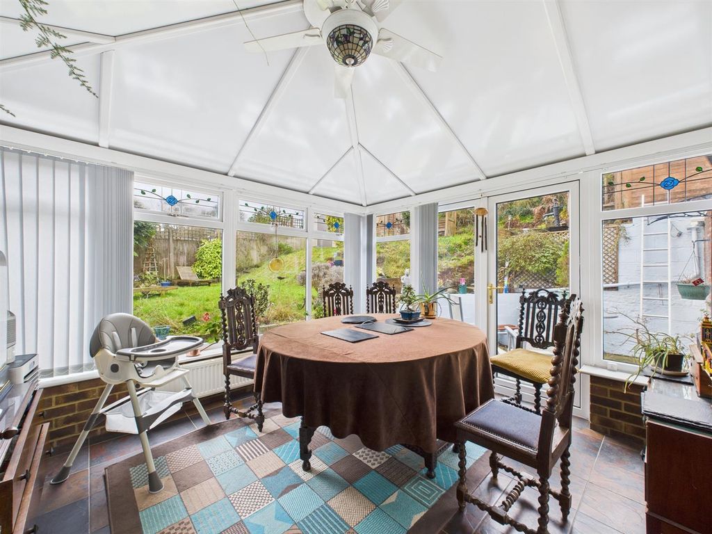 Property photo 3 of 16 Cam02885G0-Pr0552-Still004.Jpg