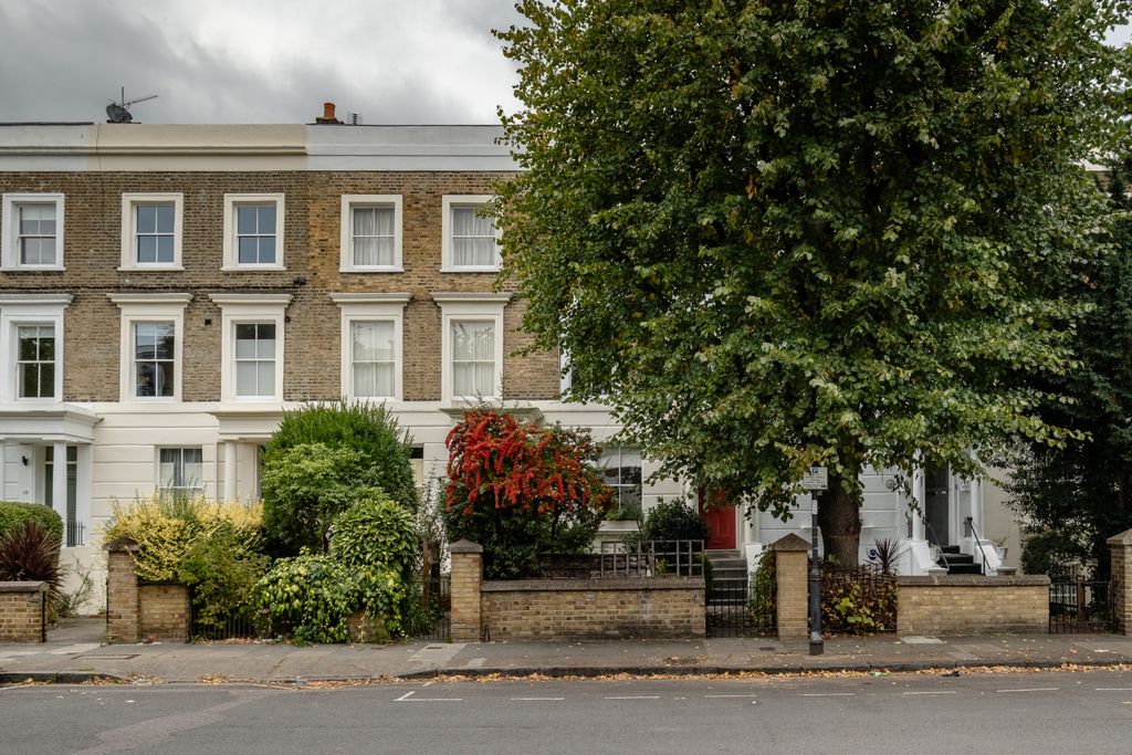 Property photo 2 of 23