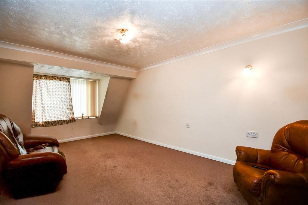 Property photo 2 of 9 Lounge