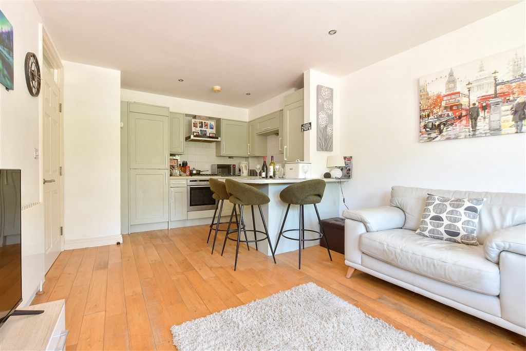 Property photo 1 of 11 Lounge