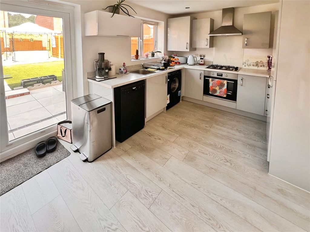 Property photo 2 of 12 Kitchen Diner