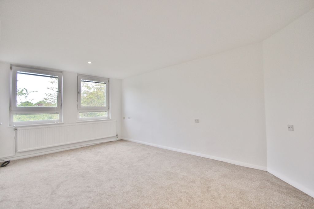 Property photo 3 of 16 Photo 2