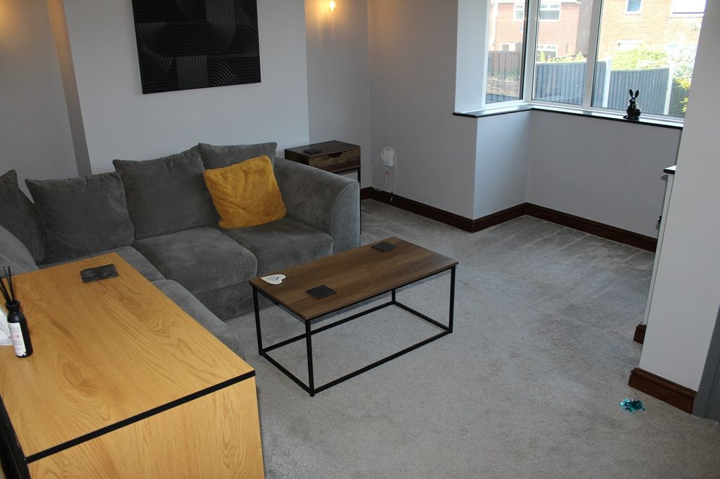 Property photo 2 of 9 Lounge