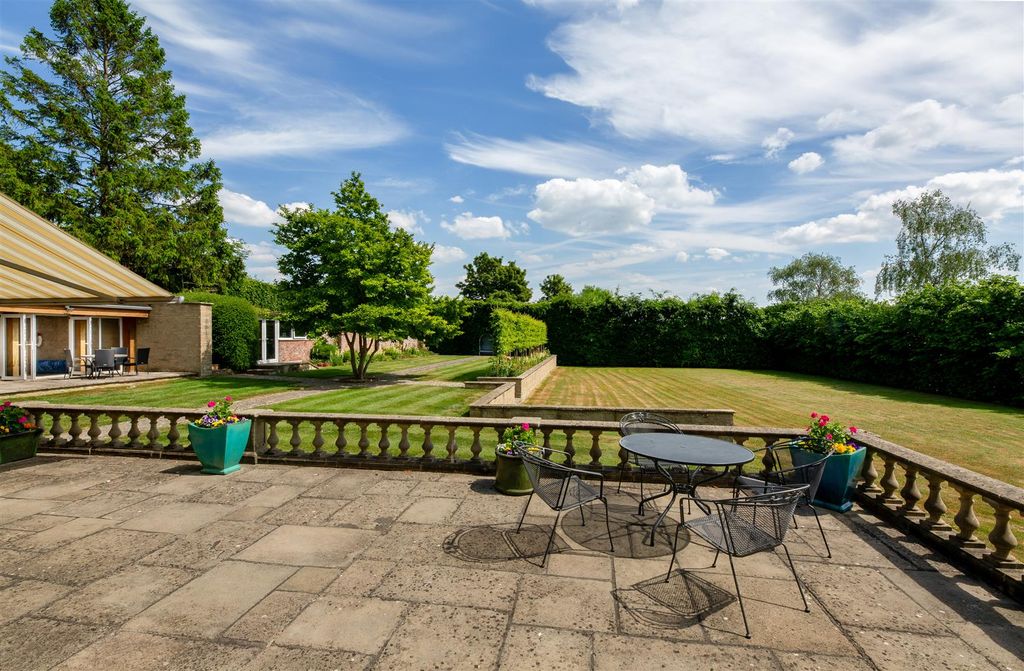 Property photo 3 of 28 Terrace