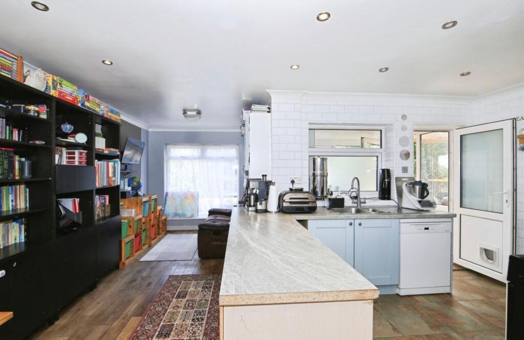 Property photo 2 of 13 Img_4221