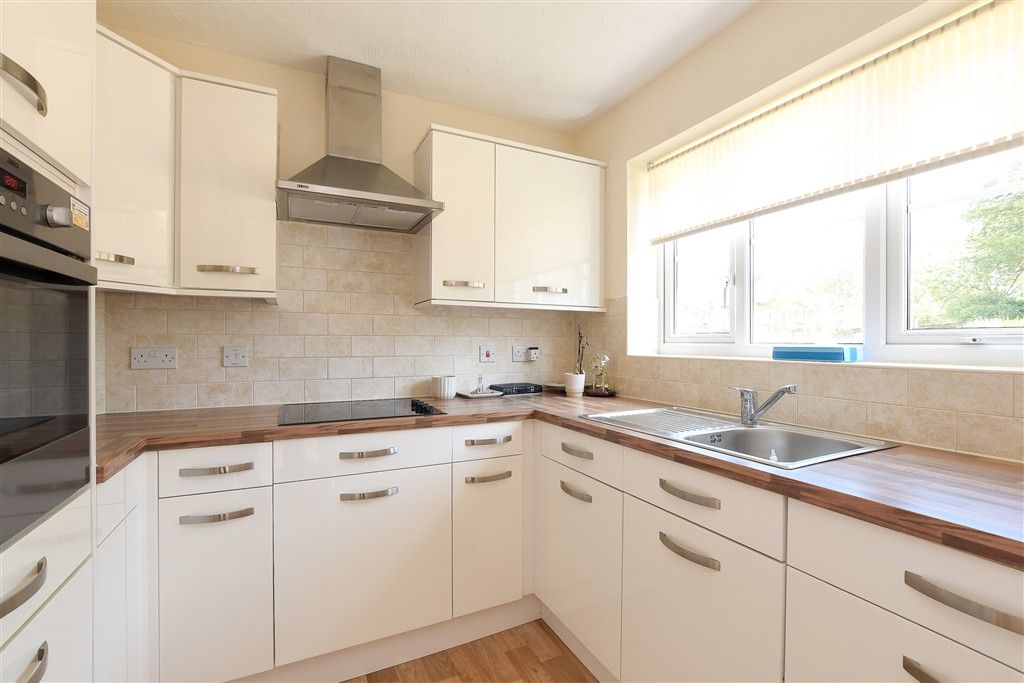 Property photo 3 of 14 Kitchen