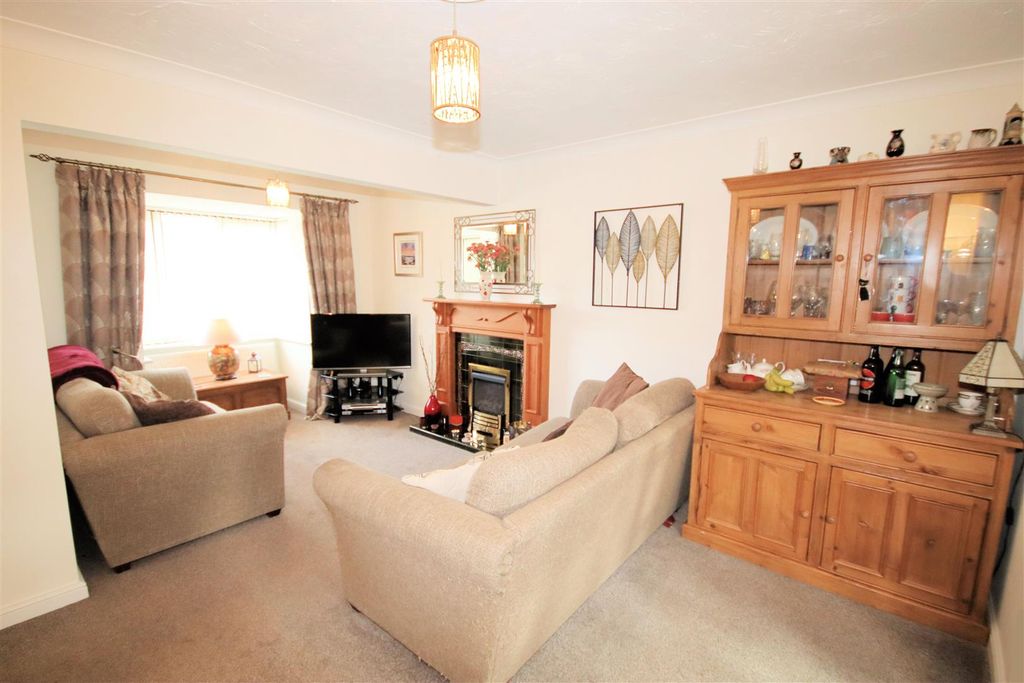 Property photo 2 of 26 Lounge