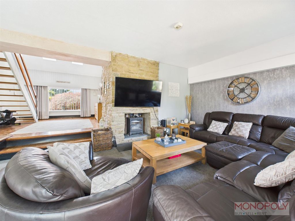 Property photo 3 of 29 Cam01943G0-Pr0429-Still013.Jpg