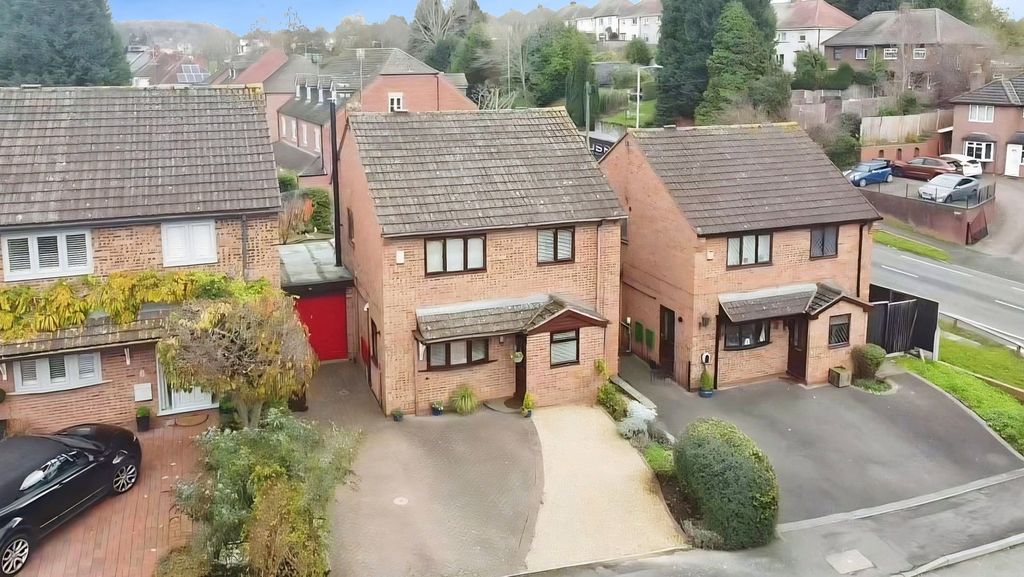 Property photo 2 of 33