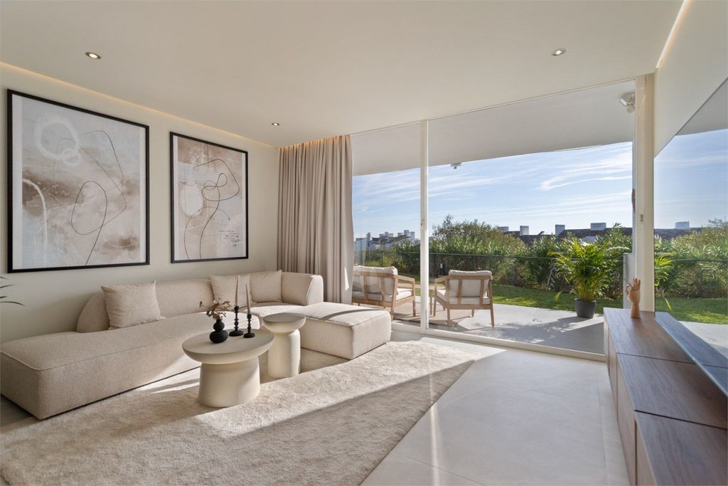 Property photo 1 of 37 Photo 0