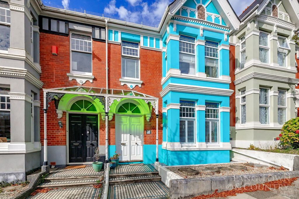 Property photo 1 of 18