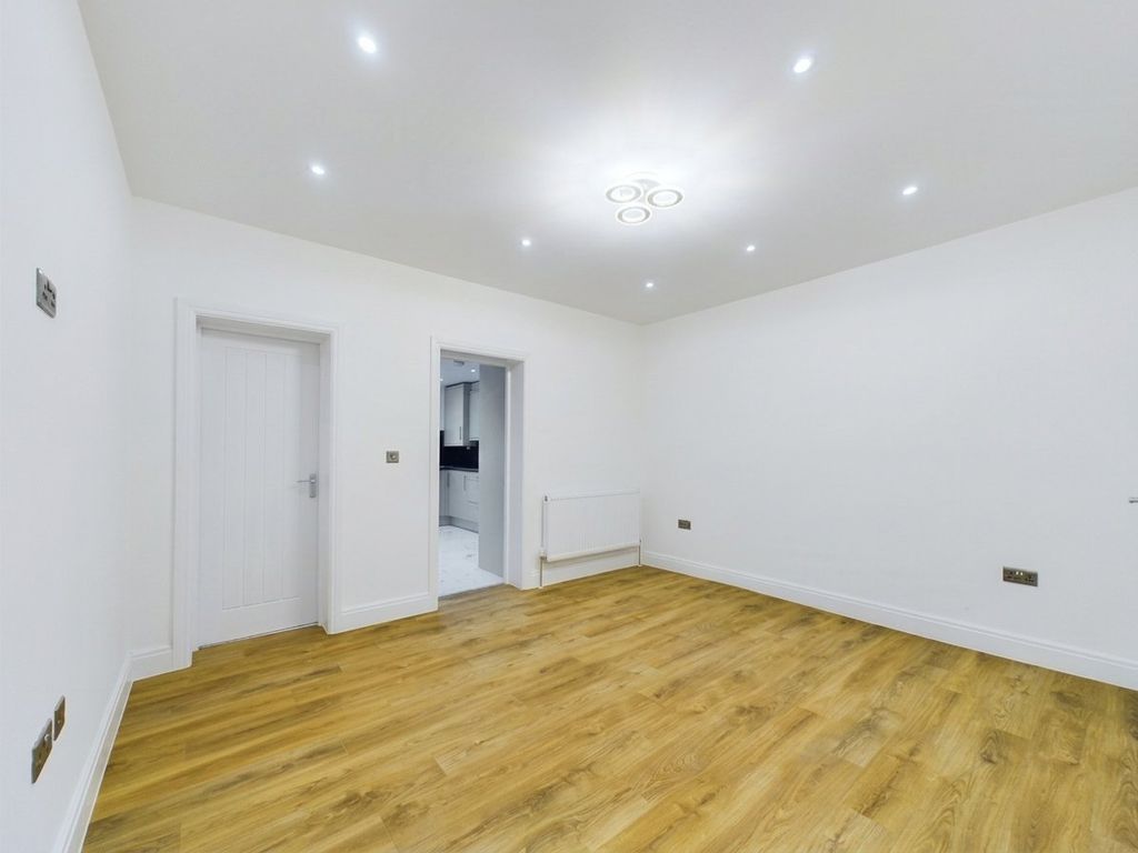 Property photo 1 of 9 Picture No. 15
