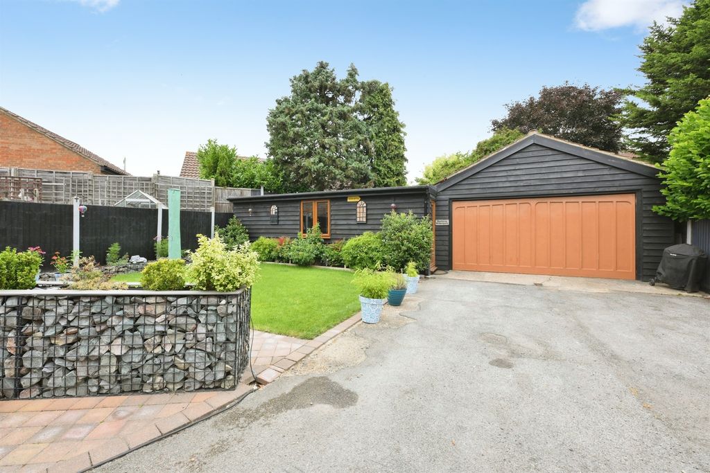 Property photo 2 of 19