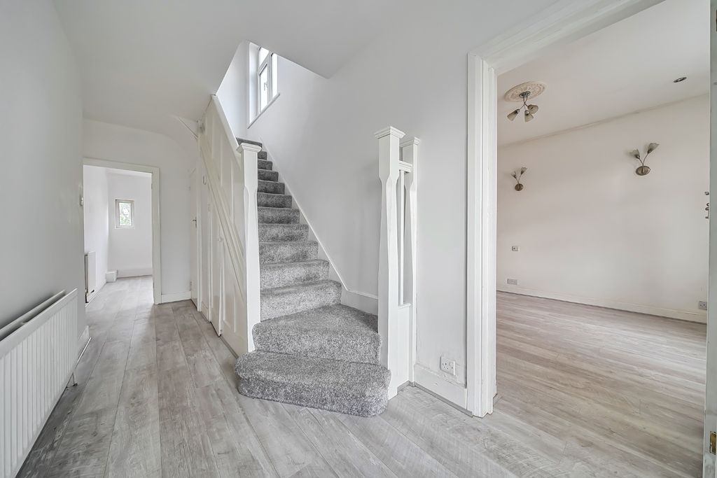 Property photo 3 of 24 4674352