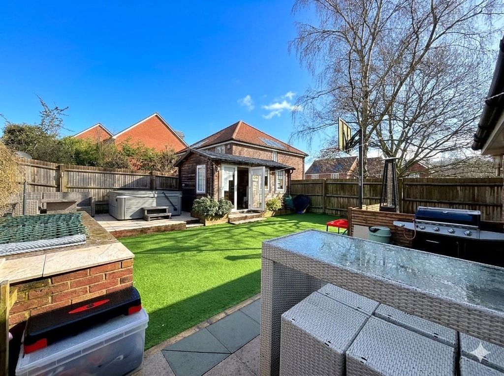 Property photo 2 of 20 Gemini_Generated_Image_Jwn4Hejwn4Hejwn4.Jpg