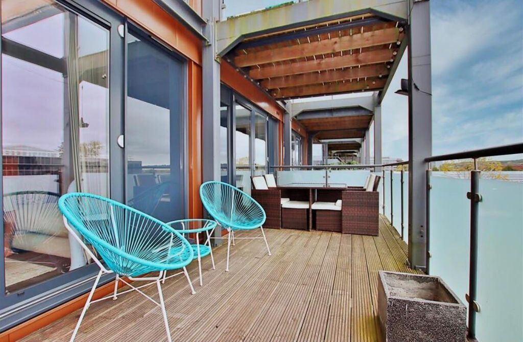 Property photo 3 of 6 Terrace / Patio