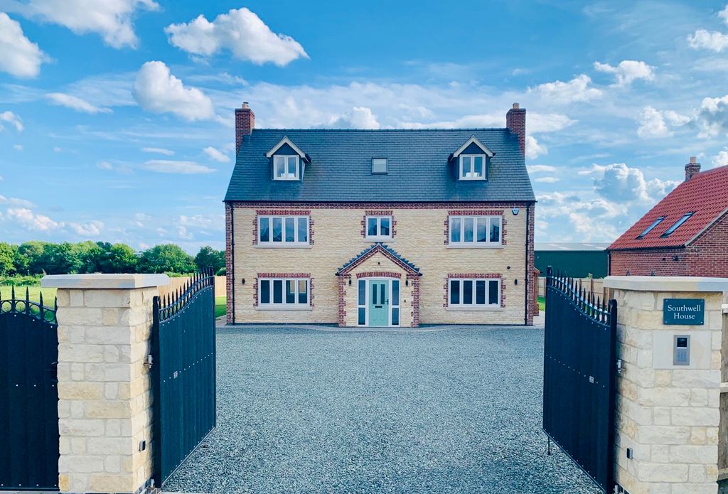 Property photo 1 of 33