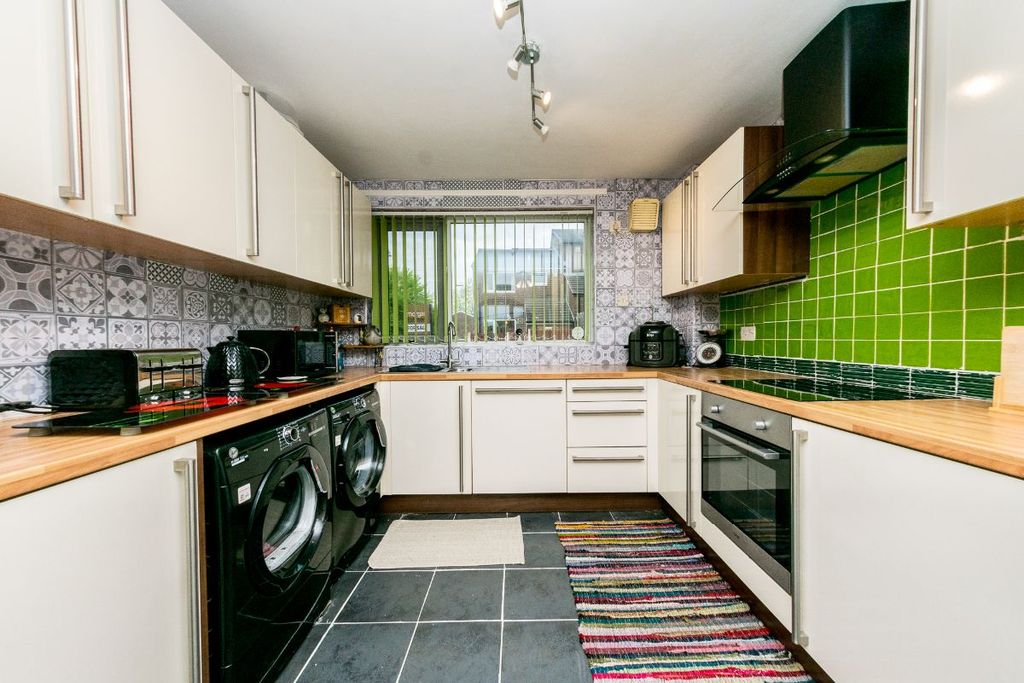 Property photo 2 of 24