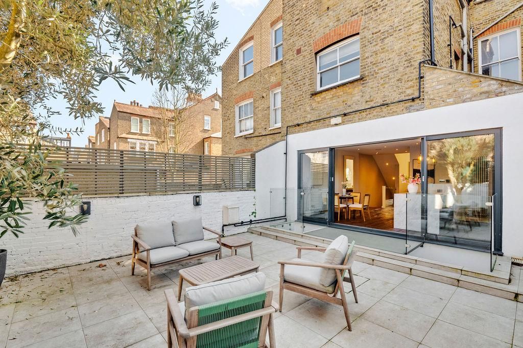 Property photo 3 of 29 Claphamcommonnorthside91A-38.Jpg