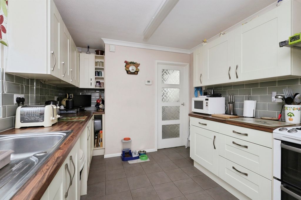 Property photo 3 of 17