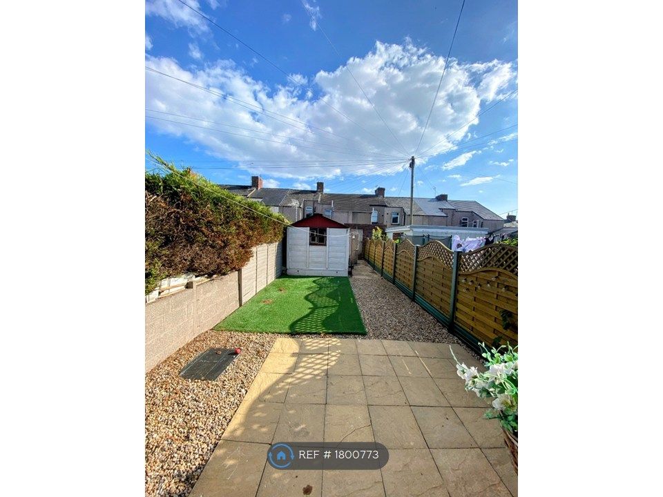 Property photo 3 of 15 South Facing Rear Garden