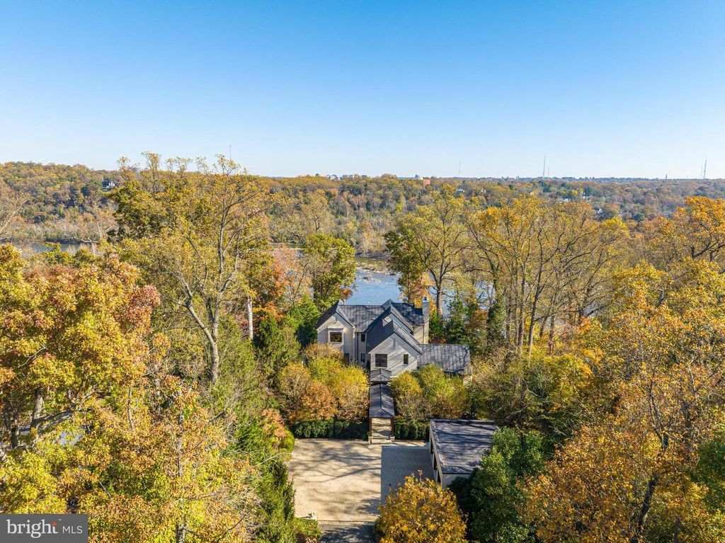 Property photo 1 of 2