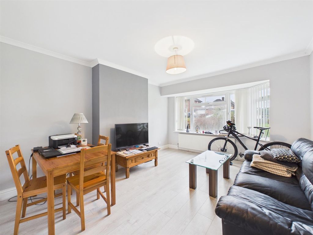 Property photo 3 of 10 Cam02885G0-Pr0572-Still003.Jpg