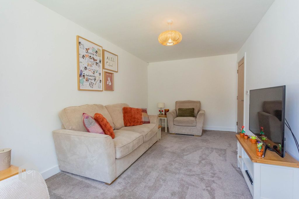 Property photo 2 of 34