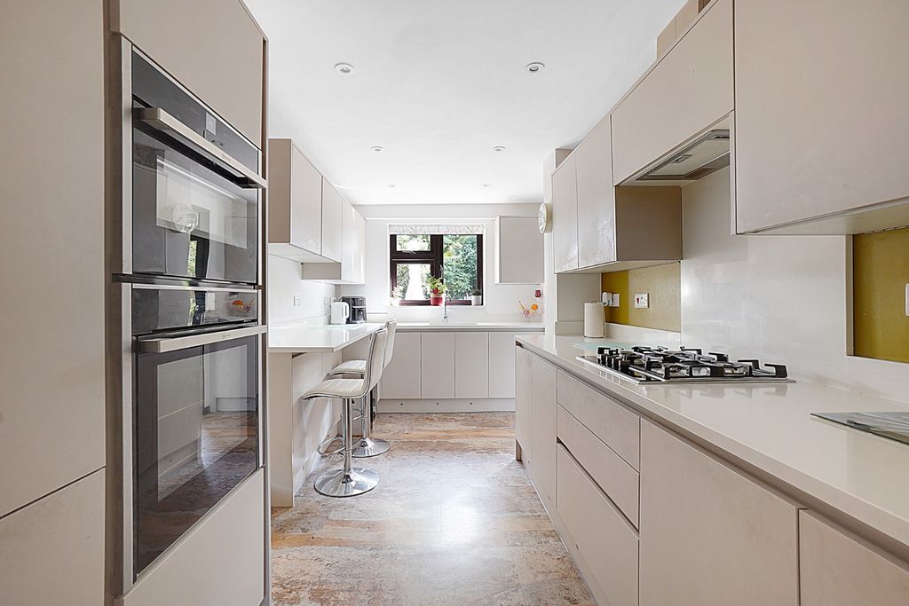 Property photo 2 of 19 3104215