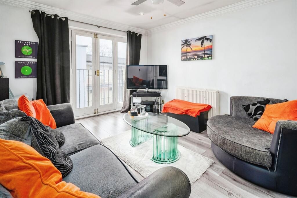 Property photo 1 of 9 Bathroom