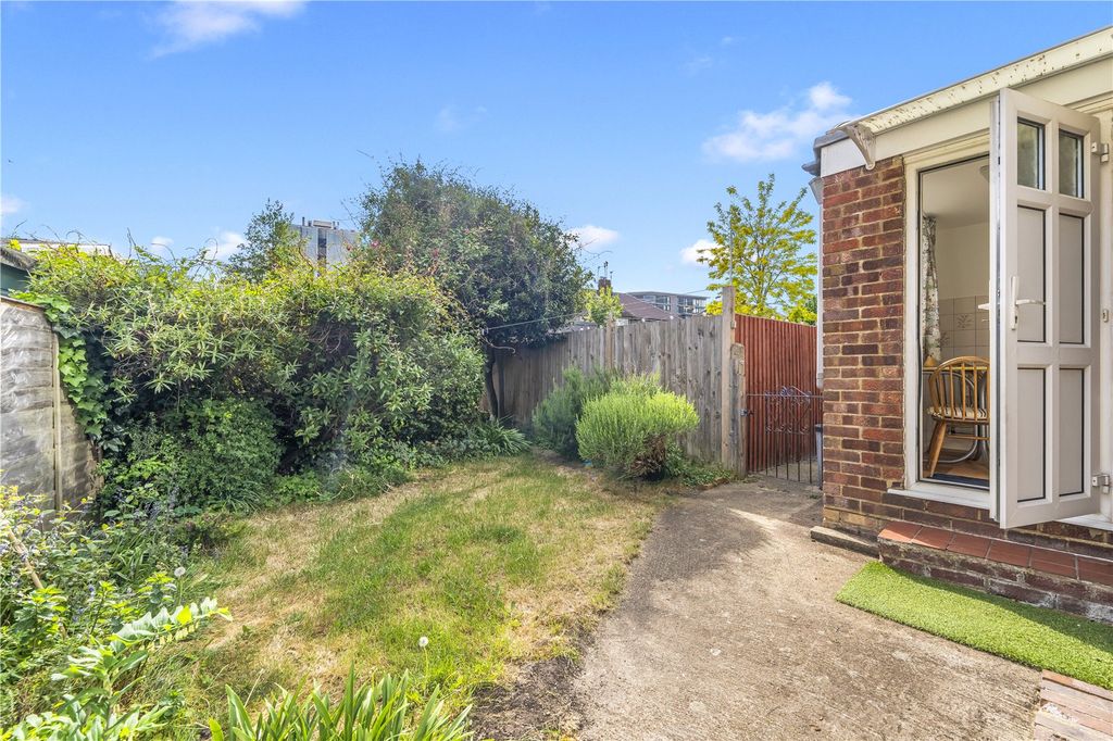 Property photo 2 of 8 Picture No. 12