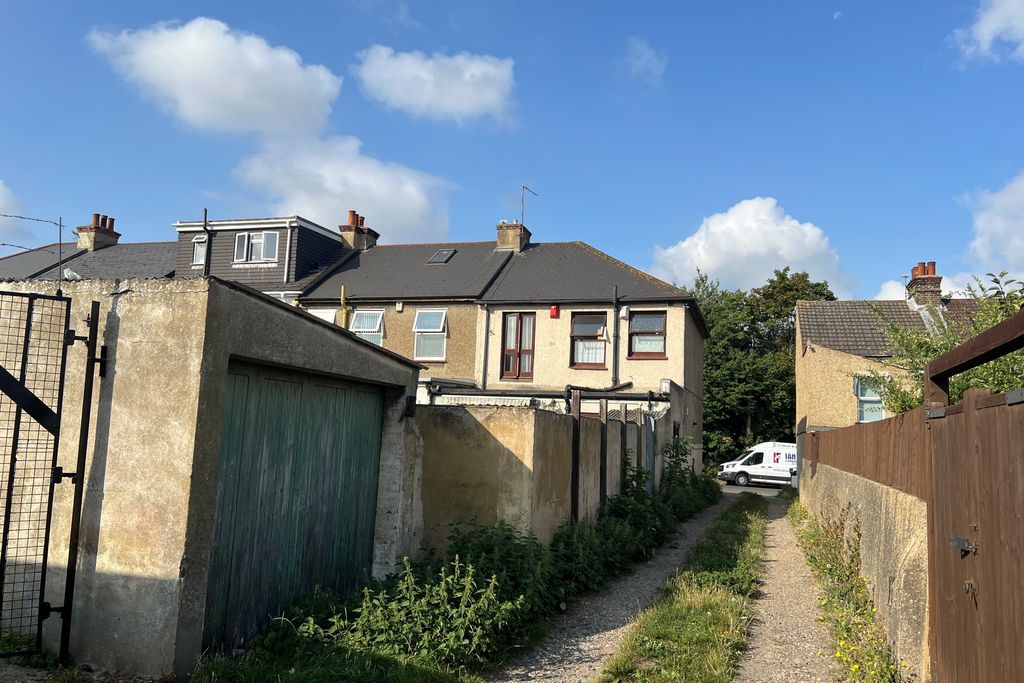 Property photo 3 of 3 101A Sun Lane, Gravesend, Kent, Da12 5Hw