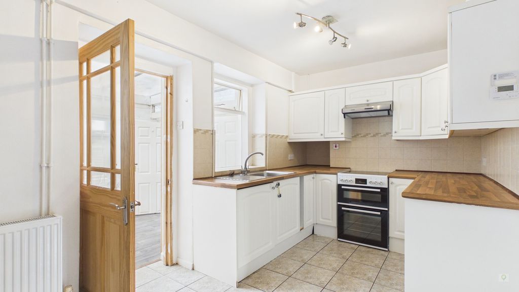 Property photo 2 of 11 Photo 8