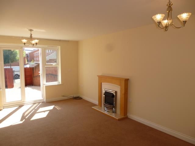 Property photo 3 of 10 Living Room