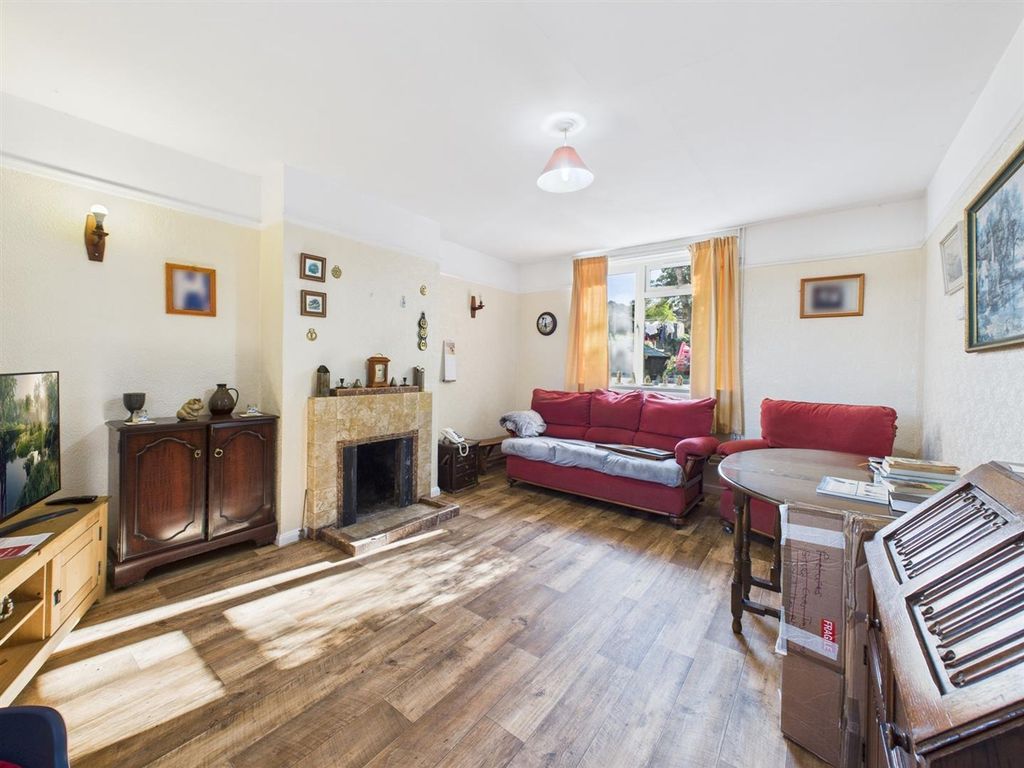 Property photo 2 of 15 Cam04116G0-Pr0257-Still005.Jpg