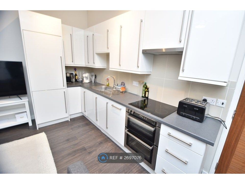 Property photo 3 of 10 Kitchen