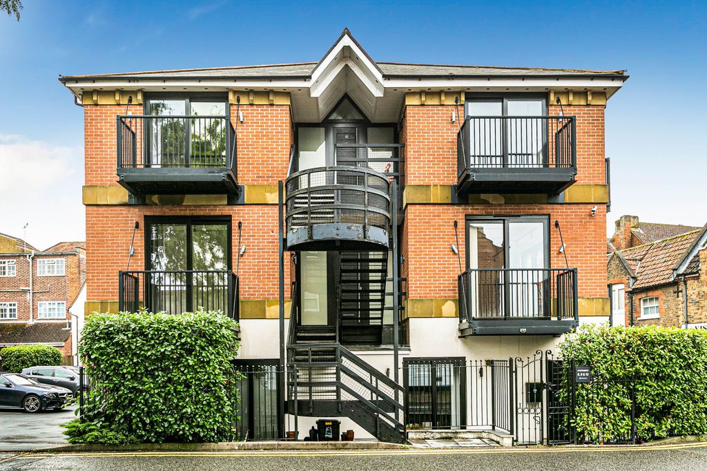 Property photo 1 of 22