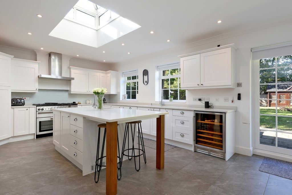 Property photo 2 of 23 Picture No. 14