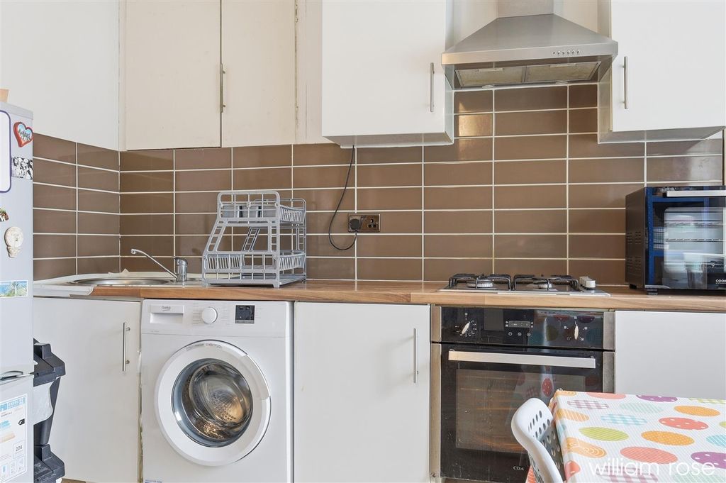Property photo 3 of 8 7_Img_2949.Jpg