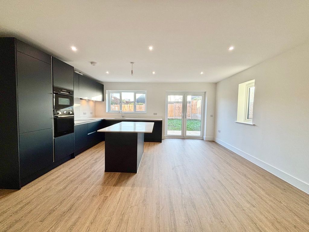 Property photo 3 of 24