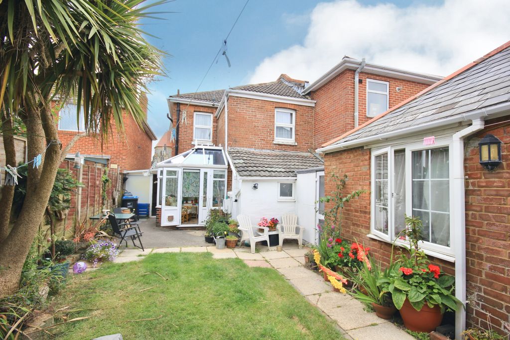 Property photo 3 of 32