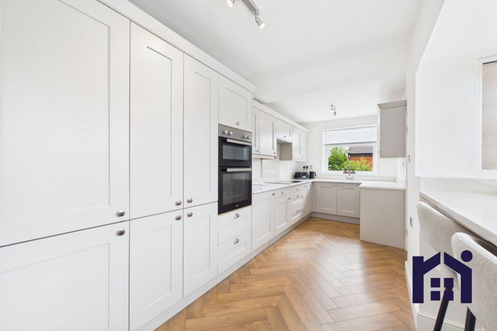 Property photo 3 of 29 Breakfast Kitchen
